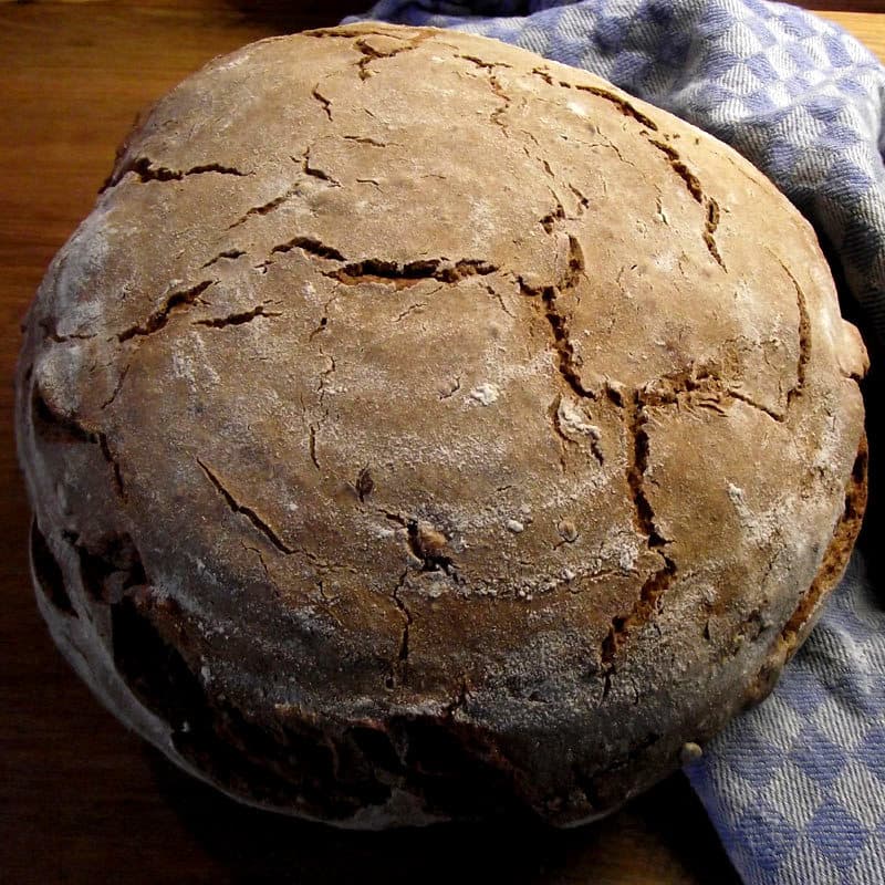 Bauernbrot mit Kernen