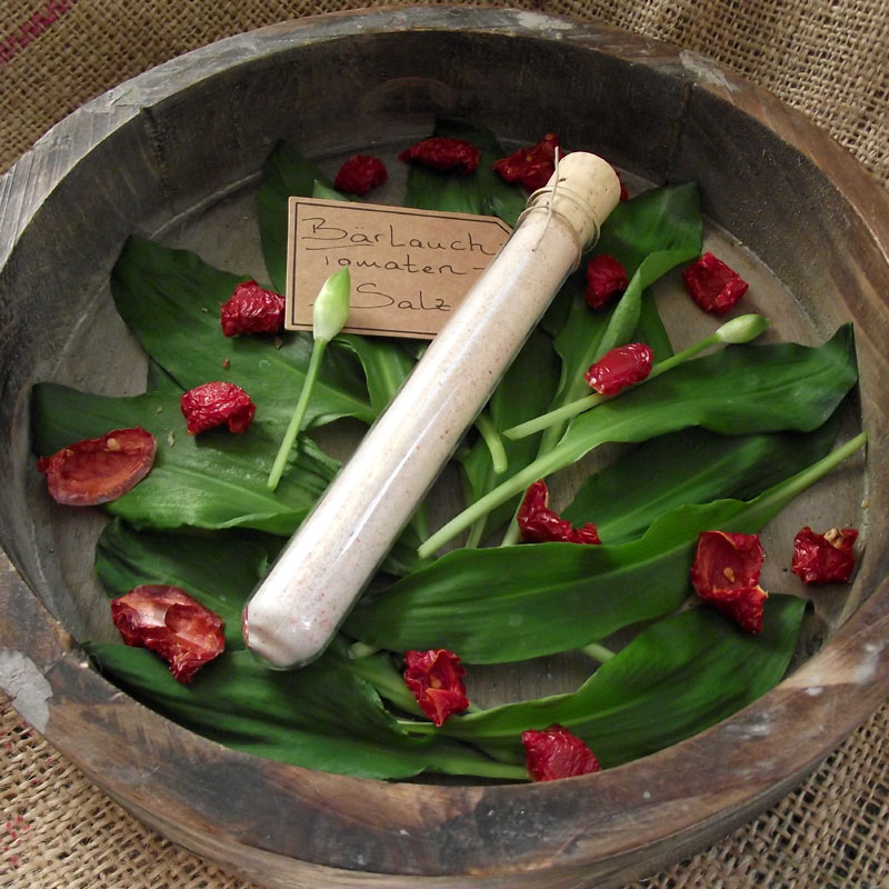 Salz mit Bärlauch und Tomaten