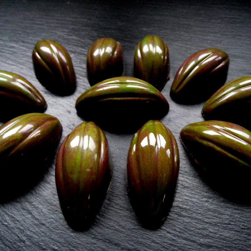 Pfefferblatt-Kakaobohnensplitter-Praline Ganache mit Pfefferblatt