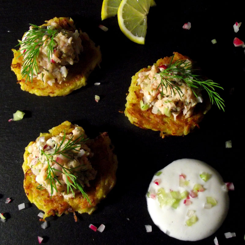 Forellentatar und Kartoffelröstis