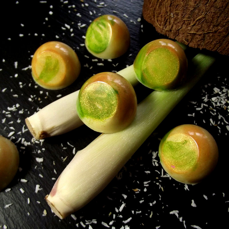 Zitronengras-Kokos-Pralinen mit einem Kokos-Karamell-Kern